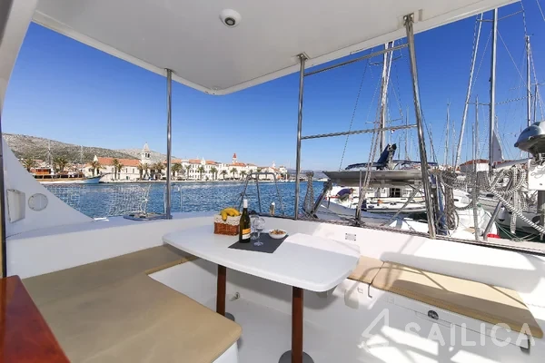 Lagoon 380 S2 - Yacht Charter Sailica