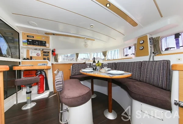 Lagoon 380 S2 - Yacht Charter Sailica