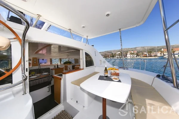 Lagoon 380 S2 - Yacht Charter Sailica
