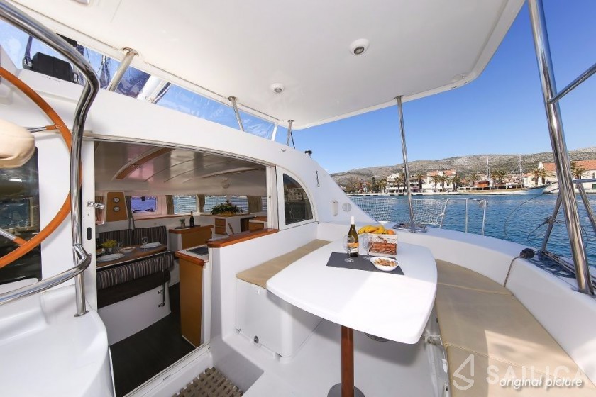 Lagoon 380 S2 - Yacht Charter Sailica