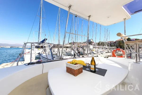 Lagoon 380 S2 - Yacht Charter Sailica