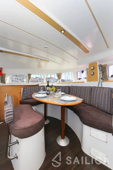 Lagoon 380 S2 - Yacht Charter Sailica