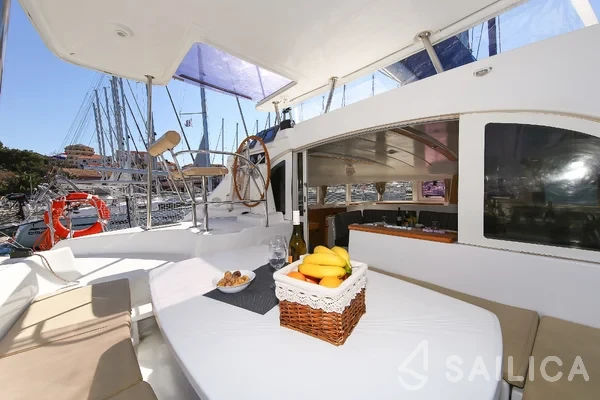 Lagoon 380 S2 - Yacht Charter Sailica