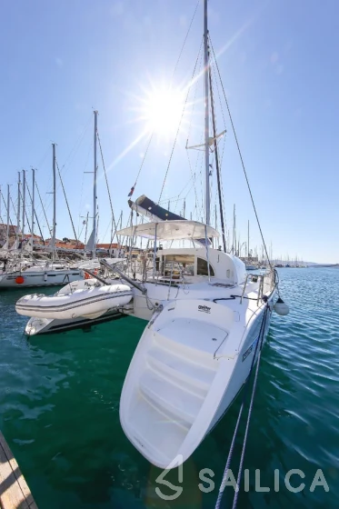 Lagoon 380 S2 - Yacht Charter Sailica