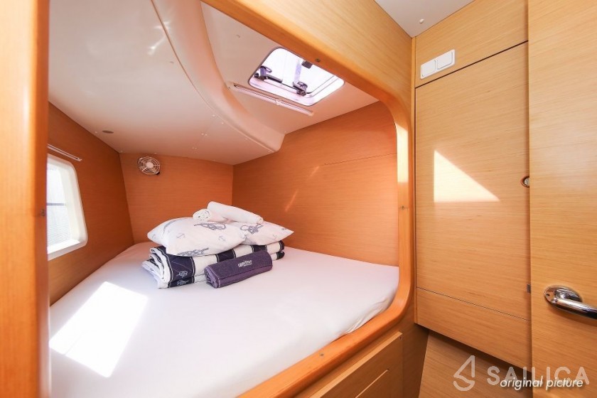 Lagoon 380 S2 - Yacht Charter Sailica