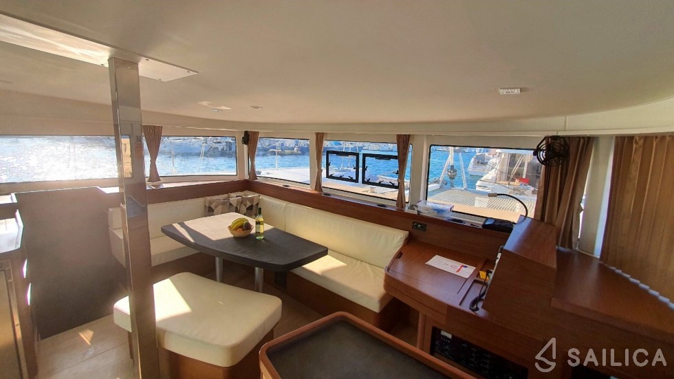 Lagoon 42 - Yacht Charter Sailica