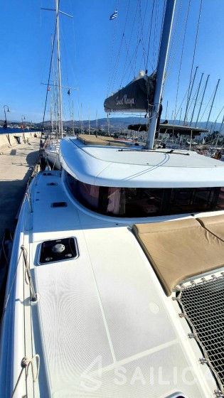 Lagoon 42 - Yacht Charter Sailica