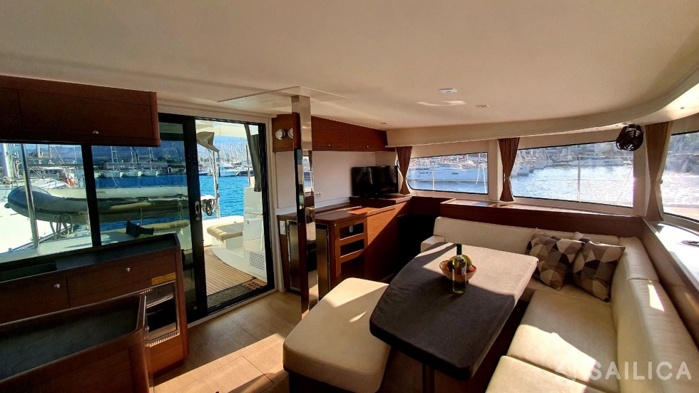 Lagoon 42 - Yacht Charter Sailica
