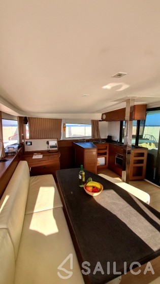 Lagoon 42 - Yacht Charter Sailica