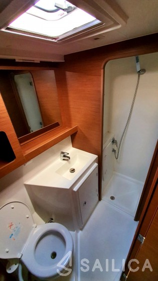 Lagoon 42 - Yacht Charter Sailica