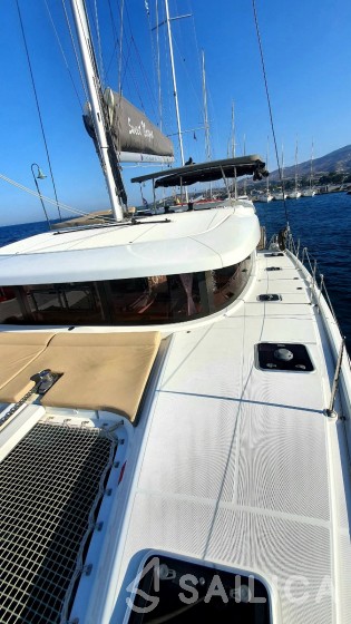 Lagoon 42 - Yacht Charter Sailica