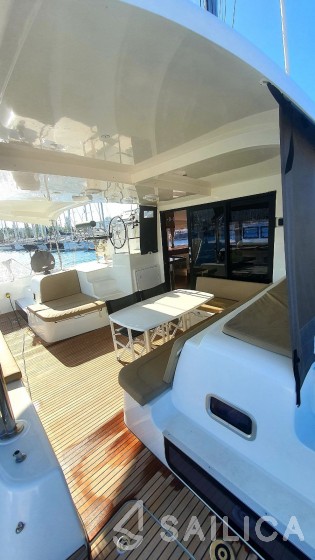Lagoon 42 - Yacht Charter Sailica