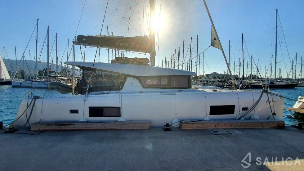Lagoon 42 - Yacht Charter Sailica