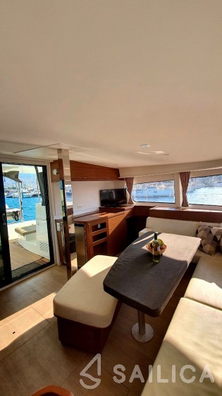 Lagoon 42 - Yacht Charter Sailica