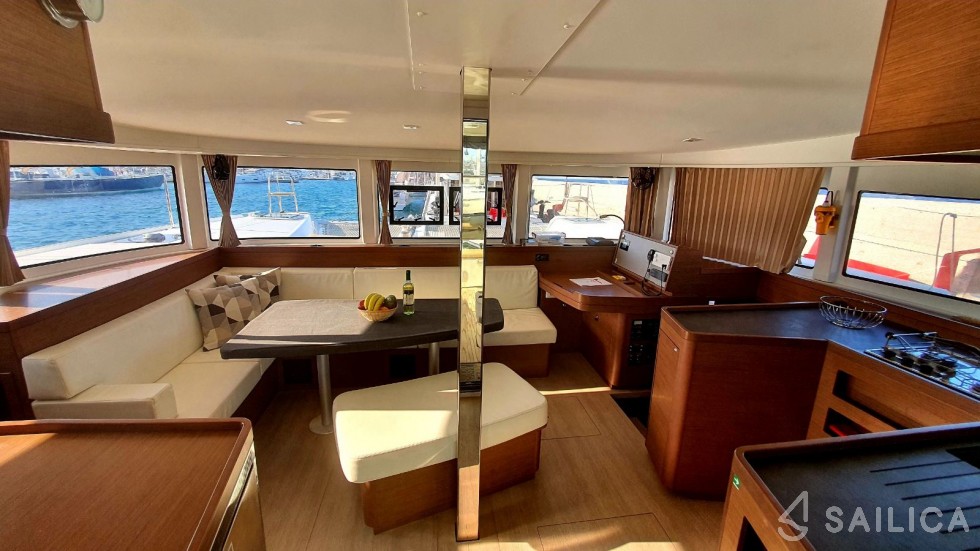Lagoon 42 - Yacht Charter Sailica