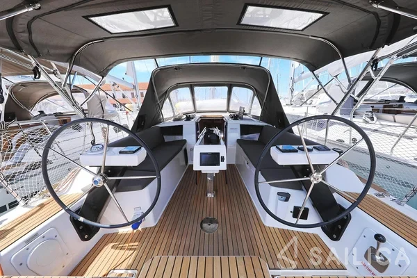 Dufour 360 GL - Yacht Charter Sailica