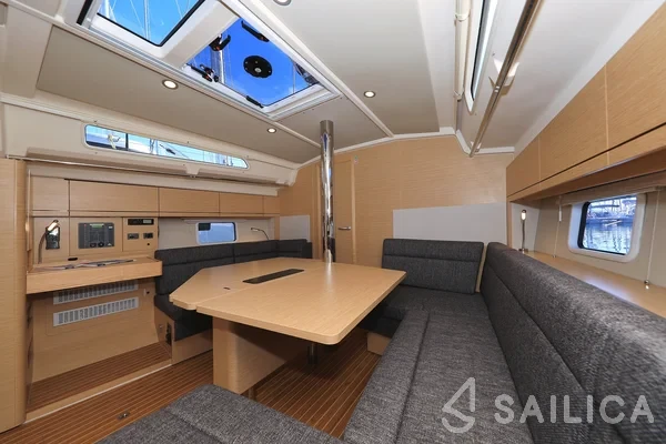 Hanse 418 - Yacht Charter Sailica