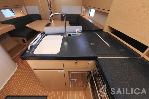 Hanse 418 - Yacht Charter Sailica