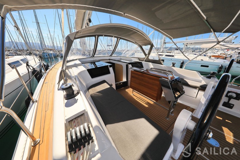 Hanse 418 - Yacht Charter Sailica