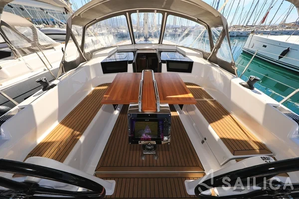 Hanse 418 - Yacht Charter Sailica