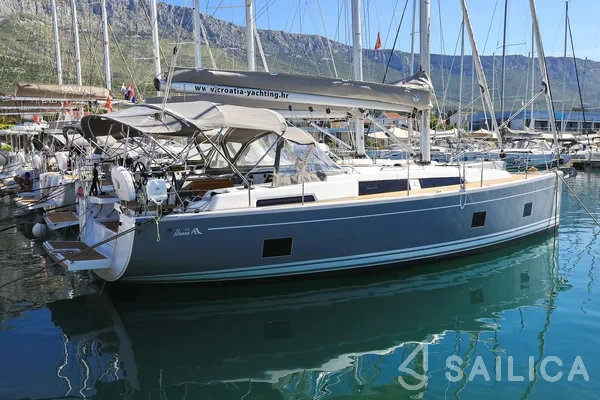 Hanse 418 - Yacht Charter Sailica