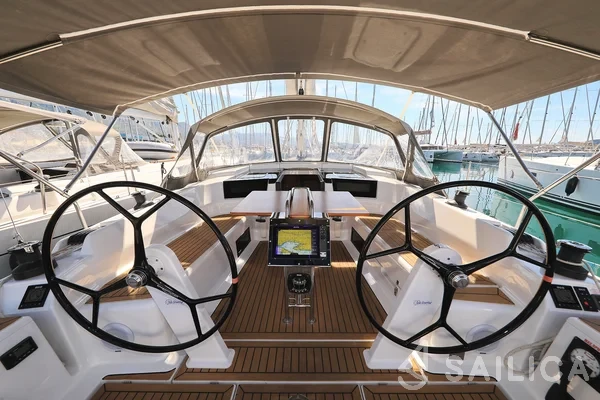Hanse 418 - Yacht Charter Sailica