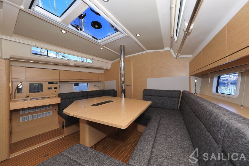 Hanse 418 - Yacht Charter Sailica