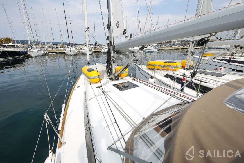 Sun Odyssey 349 - Yacht Charter Sailica