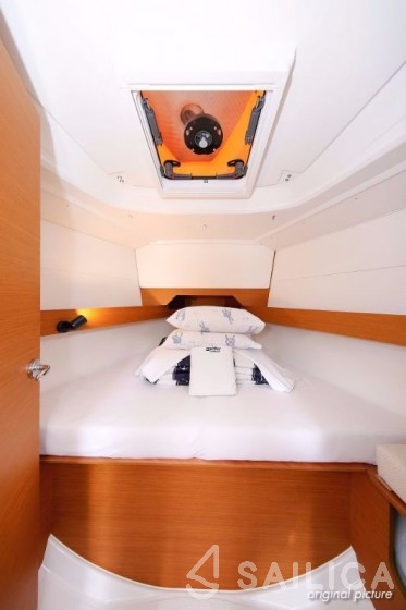 Sun Odyssey 349 - Yacht Charter Sailica