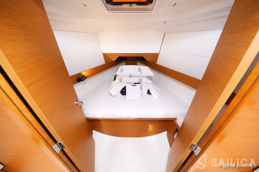 Sun Odyssey 349 - Yacht Charter Sailica