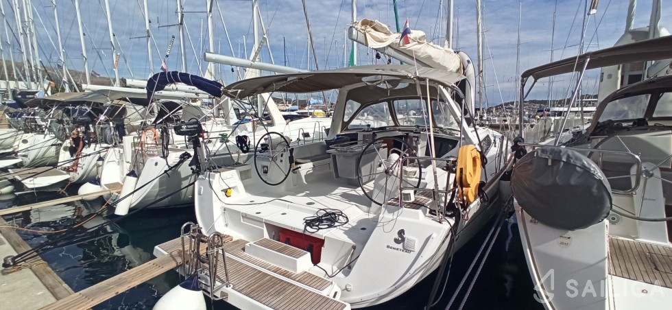 Oceanis 45 - Yacht Charter Sailica