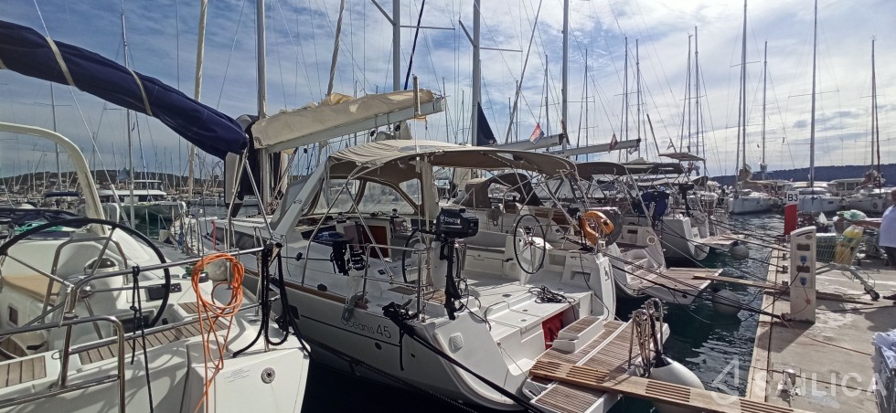 Oceanis 45 - Yacht Charter Sailica