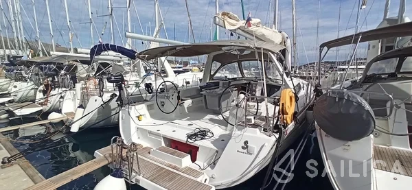 Oceanis 45 - Yacht Charter Sailica