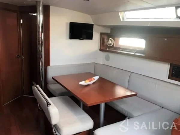 Oceanis 45 - Yacht Charter Sailica