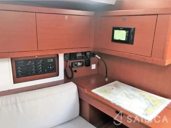 Oceanis 45 - Yacht Charter Sailica