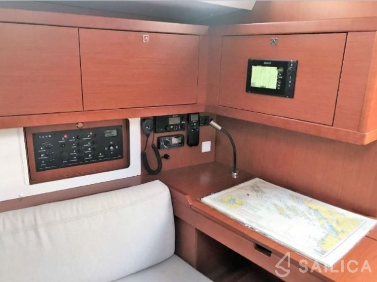 Oceanis 45 - Yacht Charter Sailica