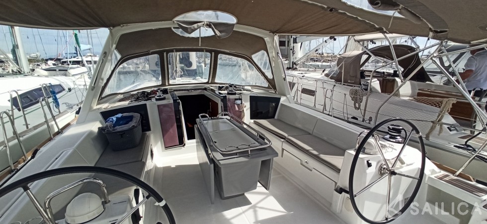 Oceanis 45 - Yacht Charter Sailica