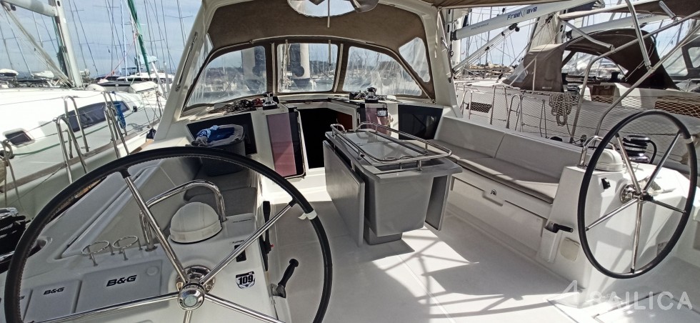 Oceanis 45 - Yacht Charter Sailica