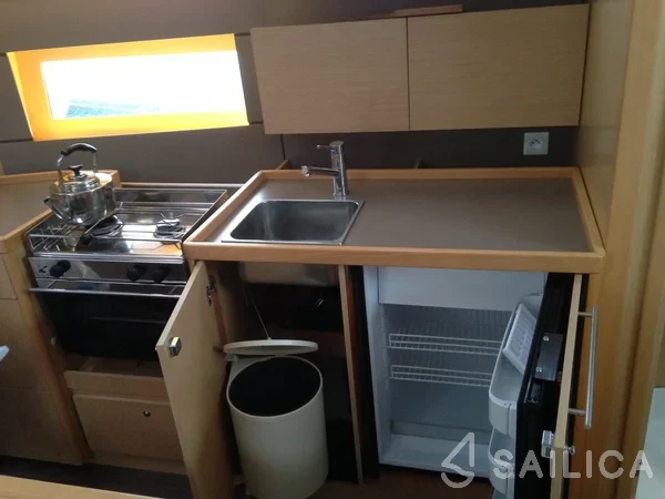 Oceanis 38 - Yacht Charter Sailica