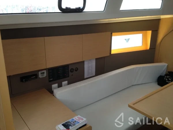Oceanis 38 - Yacht Charter Sailica