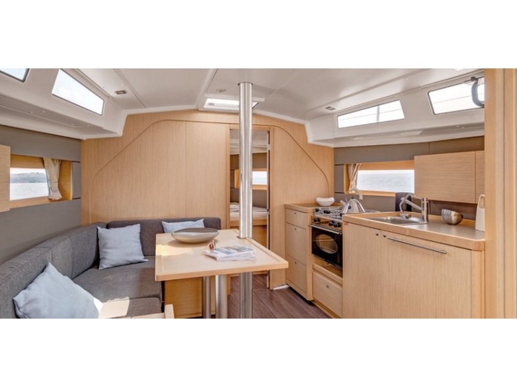 Oceanis 38 - Yacht Charter Sailica
