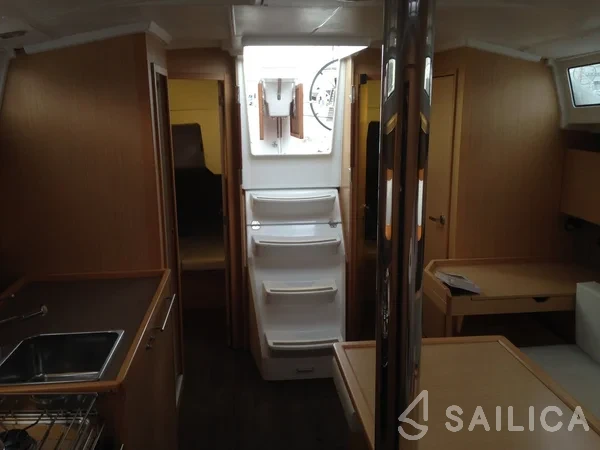 Oceanis 38 - Yacht Charter Sailica