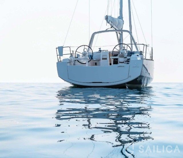 Oceanis 38.1 - Yacht Charter Sailica