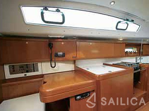 Oceanis 40 - Yacht Charter Sailica