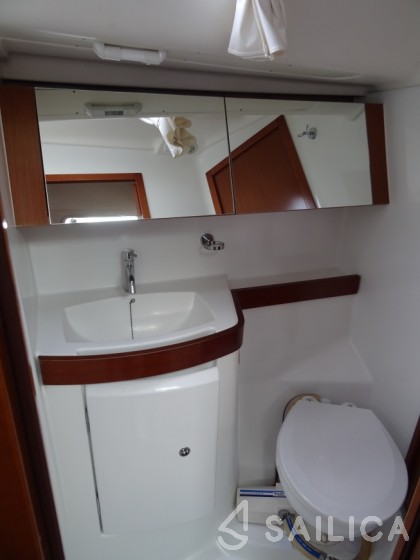 Oceanis 40 - Yacht Charter Sailica