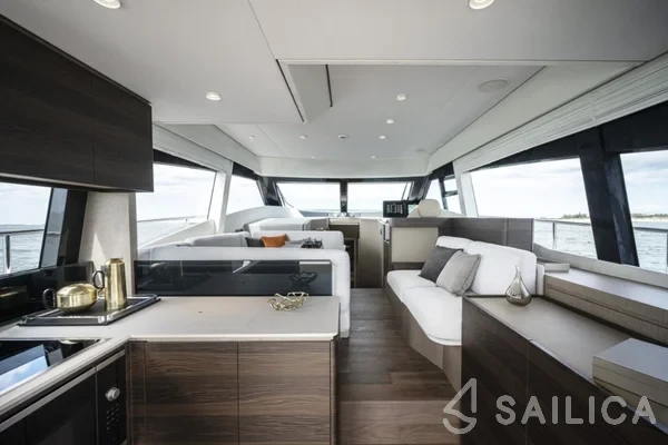 Ferretti 500 - Yacht Charter Sailica