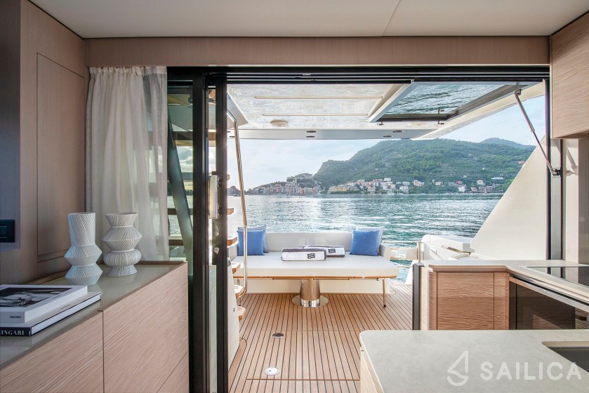 Ferretti 500 - Yacht Charter Sailica