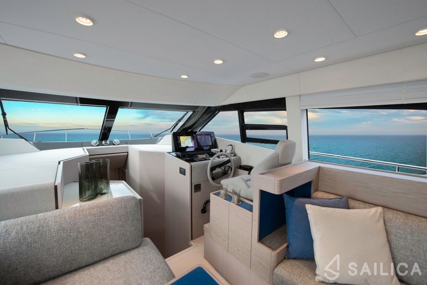 Ferretti 500 - Yacht Charter Sailica