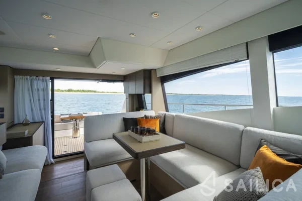 Ferretti 500 - Yacht Charter Sailica
