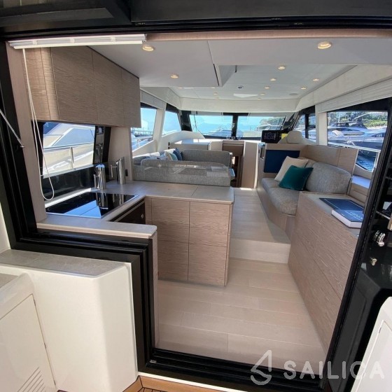 Ferretti 500 - Yacht Charter Sailica